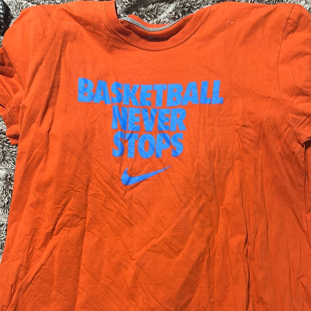 XL Nike Basketball Never Stops short sleeved shirt